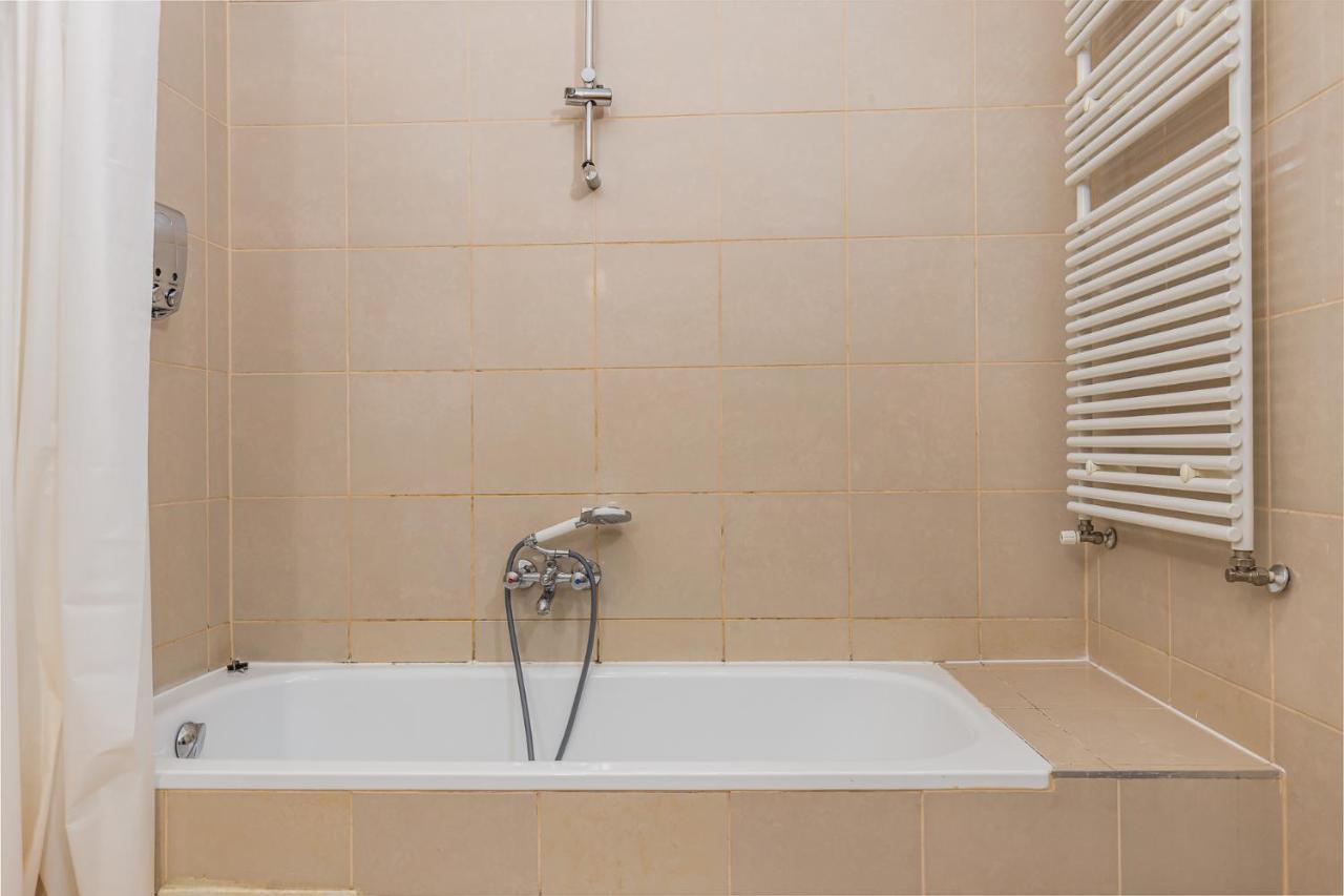 Cosy 1 Bedroom Apartment in Gozsdu Court Boedapest Buitenkant foto