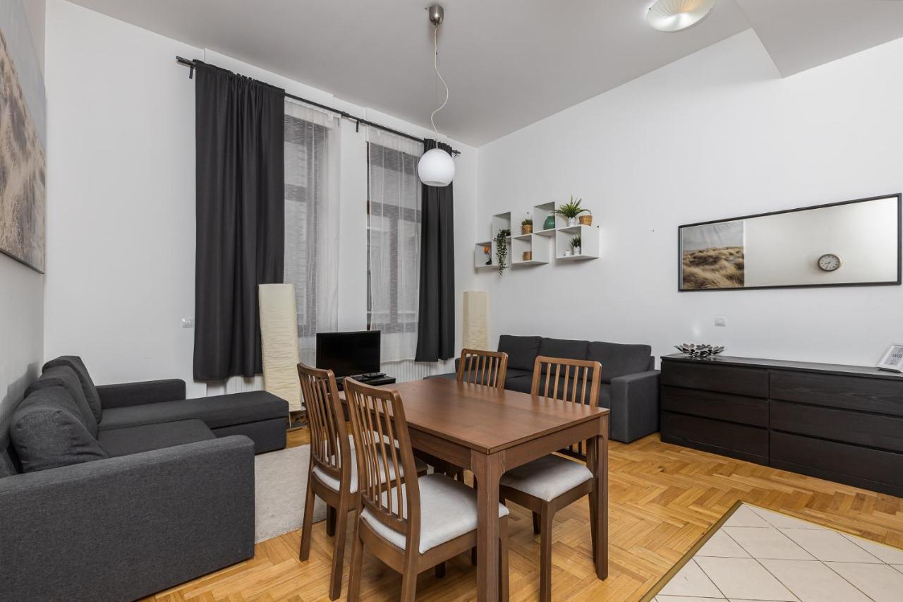 Cosy 1 Bedroom Apartment in Gozsdu Court Boedapest Buitenkant foto