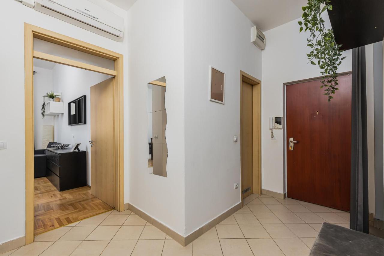 Cosy 1 Bedroom Apartment in Gozsdu Court Boedapest Buitenkant foto